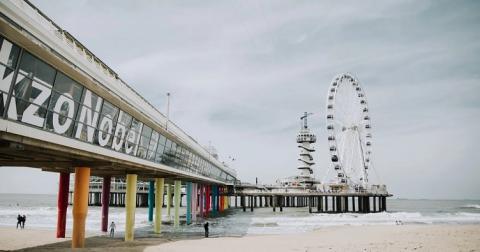 На пляж и в центр туристов отправят пешком в Гааге